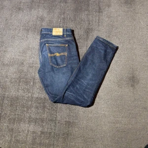 Nudie Jeans - Nudie Jeans Lean Dean | Skick 9/10 | Strl 33/32 | Modellen är 185 cm | Hör av dig vid minsta fundering! 