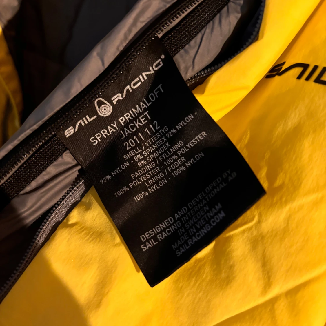Gul jacka från Sail Racing - 2