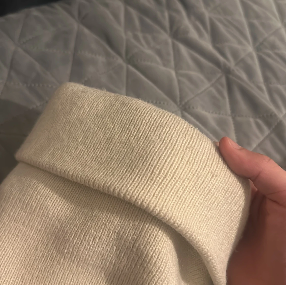 Vit stickad mössa från Levi's - 2