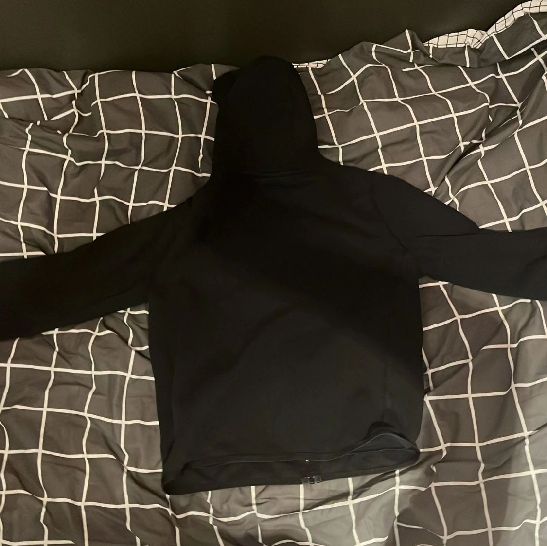 Svart jacka med huva från Nike - 1