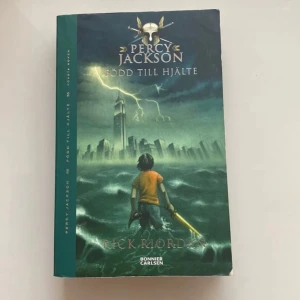 Bok - Första boken i Percy Jackson, boken är i fint skick 