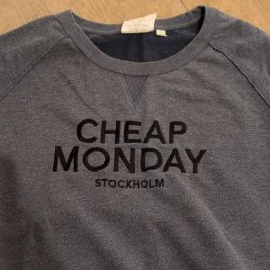 Crew neck från Cheap Monday - Mörkblå Tjocktröja från Cheap Monday