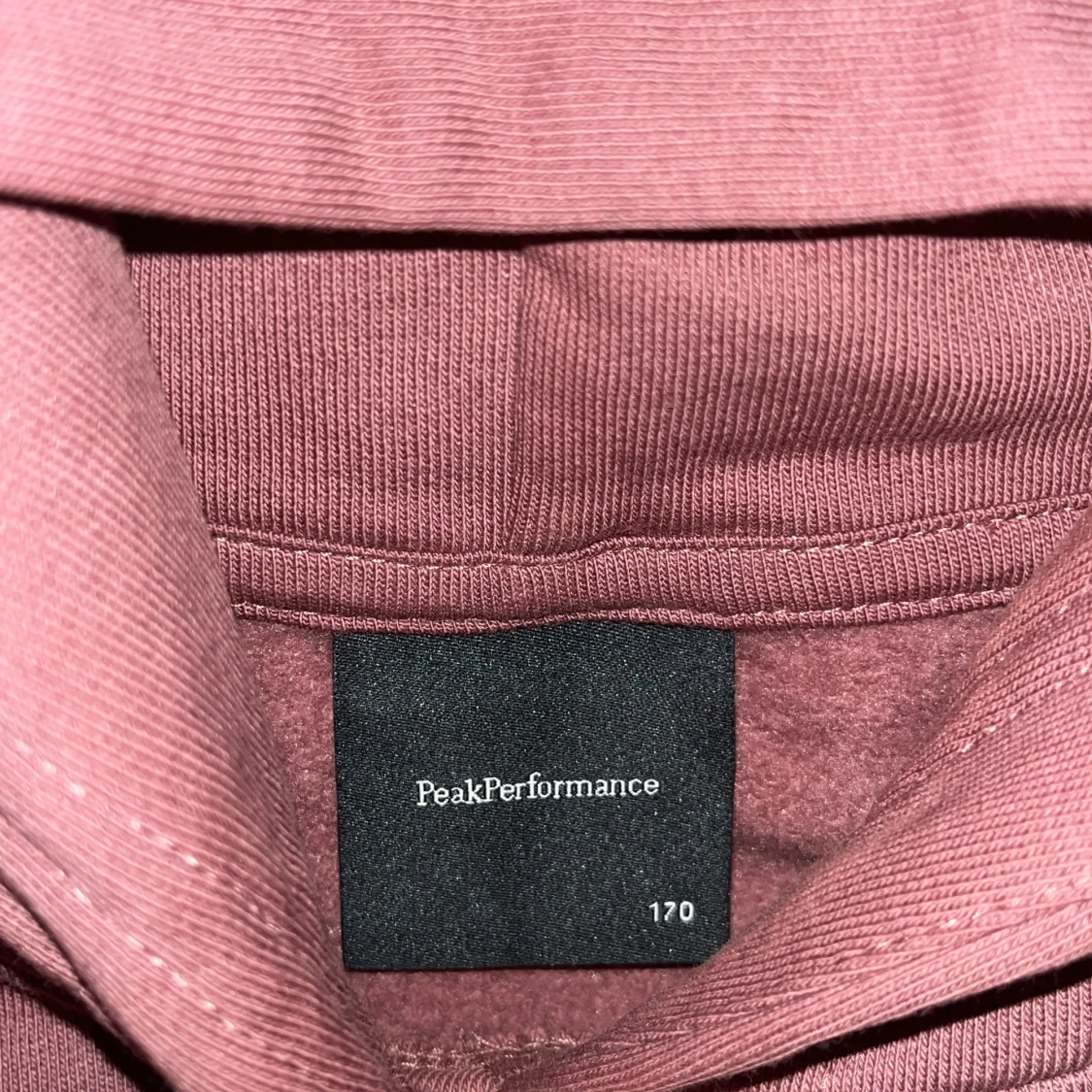 Rosa hoodie från Peak Performance - 90