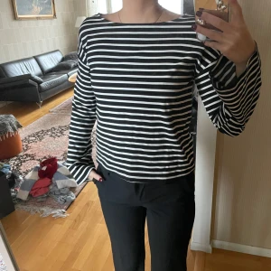 NA-KD långärmad tröja - Använd två gånger.