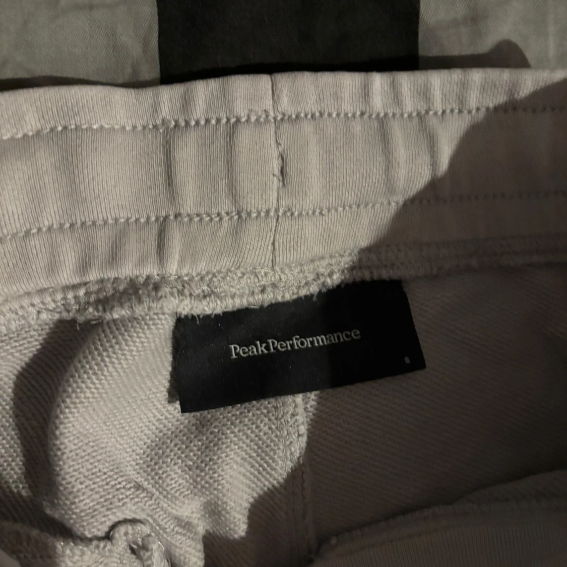 Grå cargopants från Peak Performance - 91