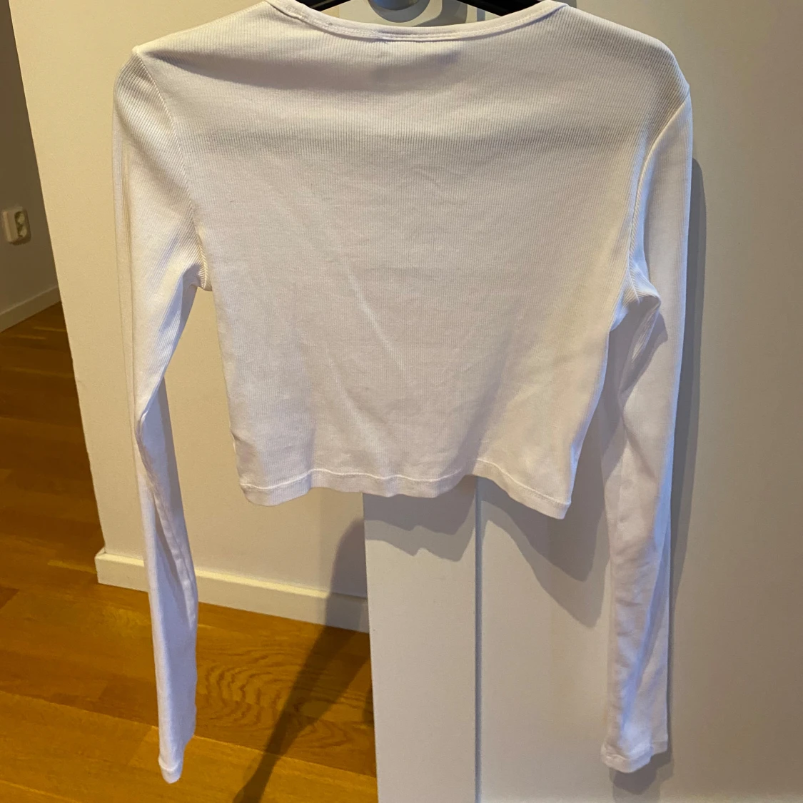 Vit croppad långärmad topp från Weekday - 90