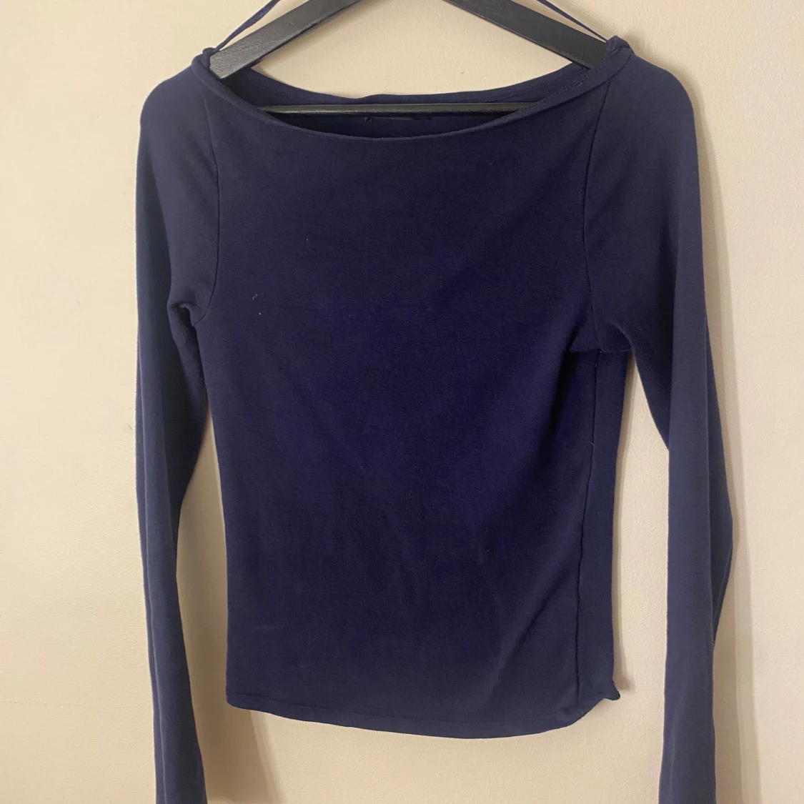 Mörkblå långärmad topp från Gina Tricot - 90