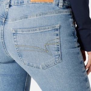 Bootcut low Rise jeans  - Snygga jeans från junkyard i fint skick, i fint skick men lite slitna längst ner så dom är för långa för mig💗