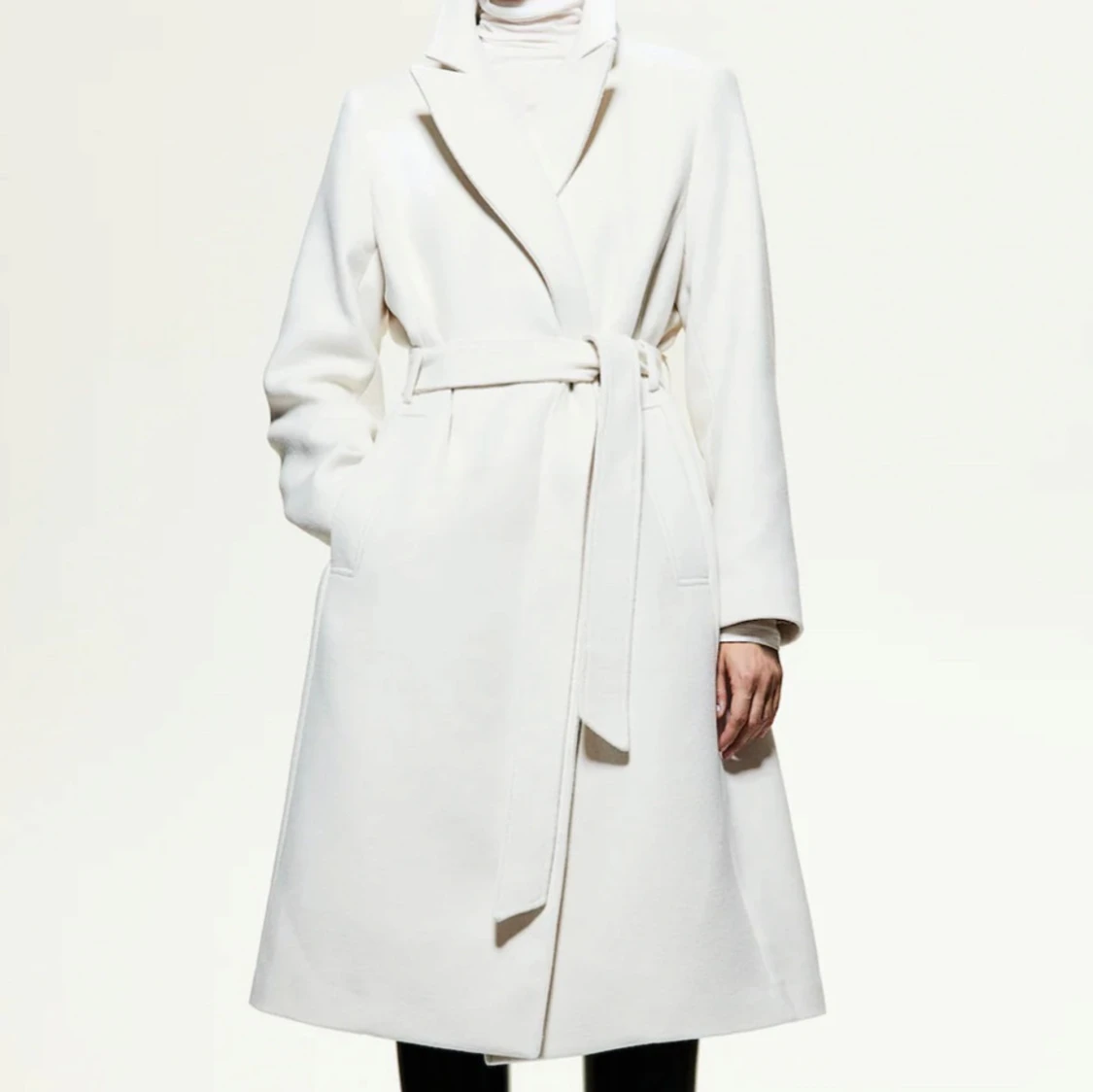 Beige kappa med bälte