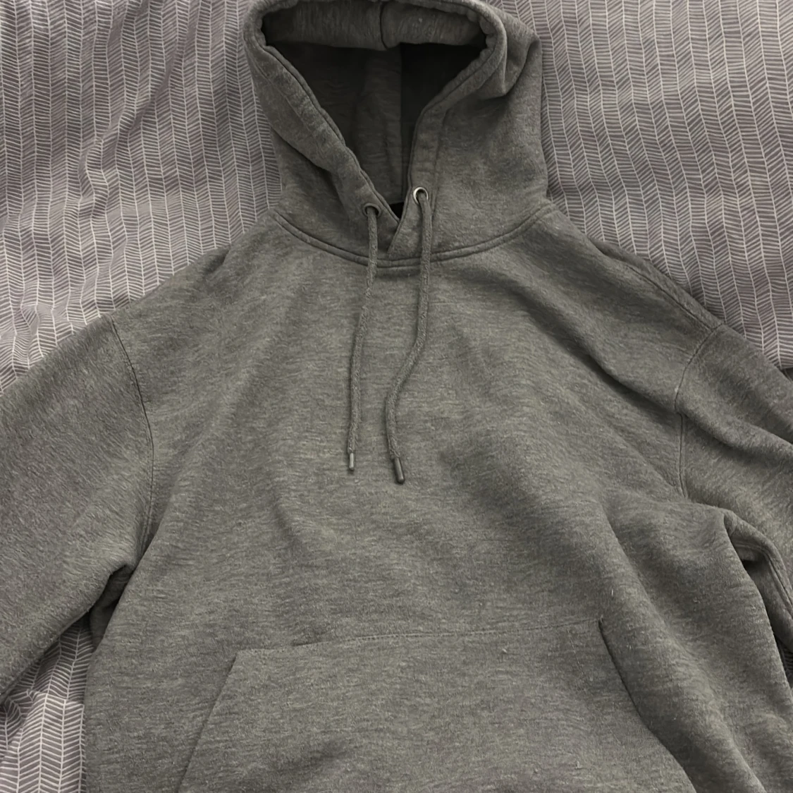 Grå hoodie från Pull&Bear
