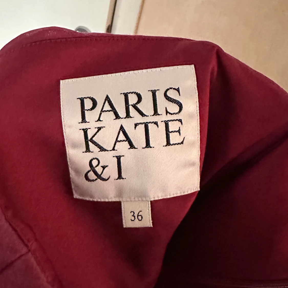 Vinröd klänning från Paris Kate & I - 91