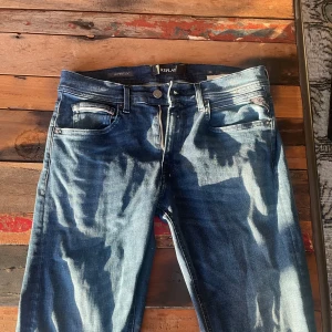 Replay Grover Jeans  - Säljer nu dessa Replay Hyperflex Grover, knappt använda. Storlek 30W - 32L. Kom privat för fler bilder och frågor! 