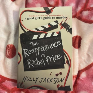 The Reappearance of Rachel Price - En spännande mysterieroman av Holly Jackson, känd för 'A Good Girl's Guide to Murder'. Boken handlar om Rachel Price och hennes försvinnande, med en intrig fylld av lögner och hemligheter. Perfekt för dig som älskar thrillers och kriminalromaner.
