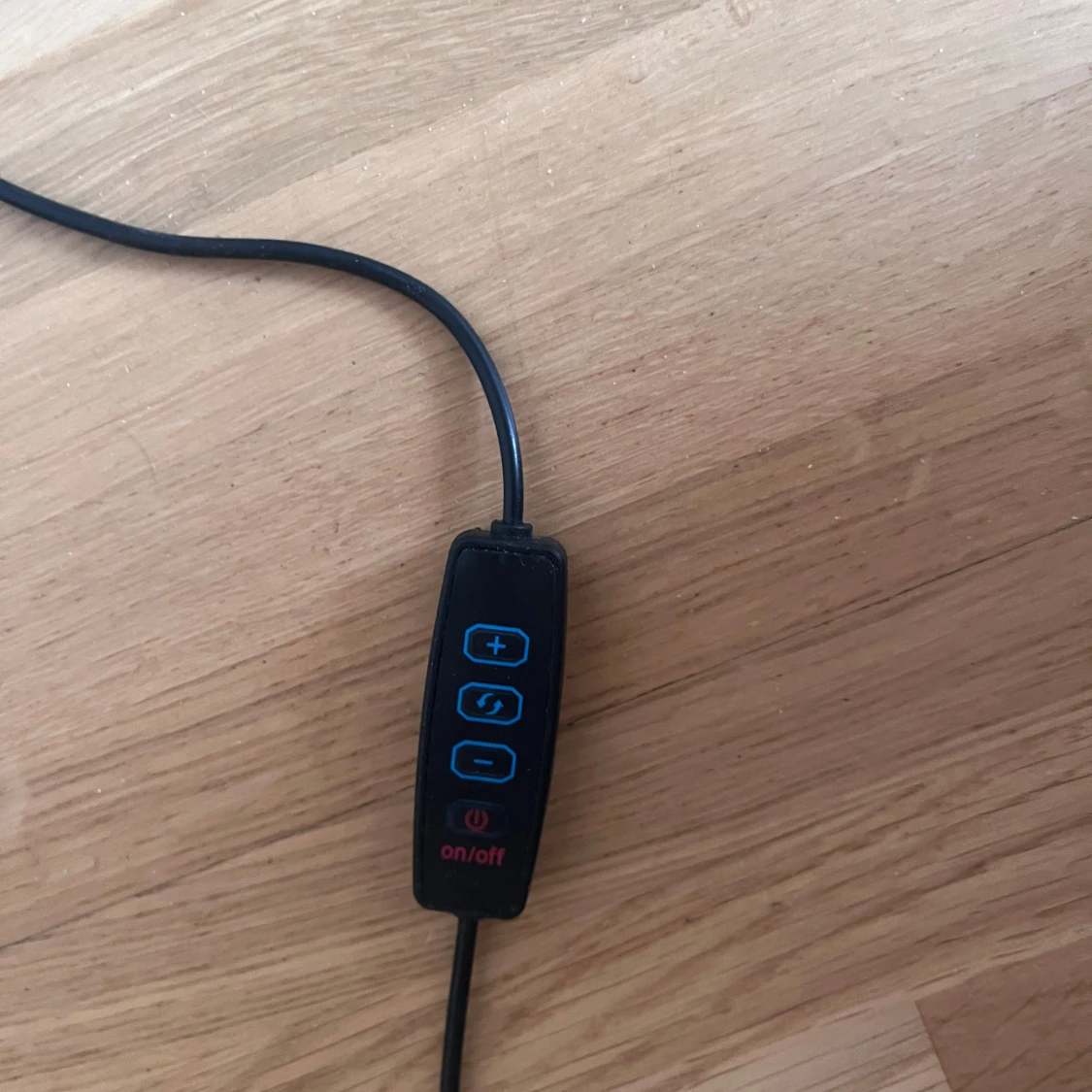 Self bordlampa- vit 3 olika färger  - 90