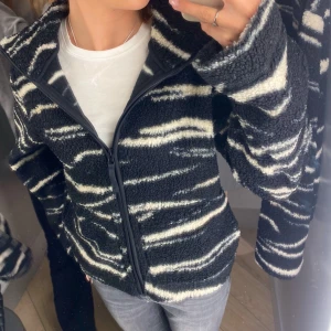 Teddy jacka  - Jätte snygg teddy jacka från hm💕