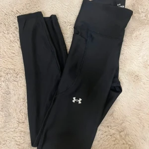 Under armour tights  - Super snygga tights ifrån Under Armour, använda endast en gång 