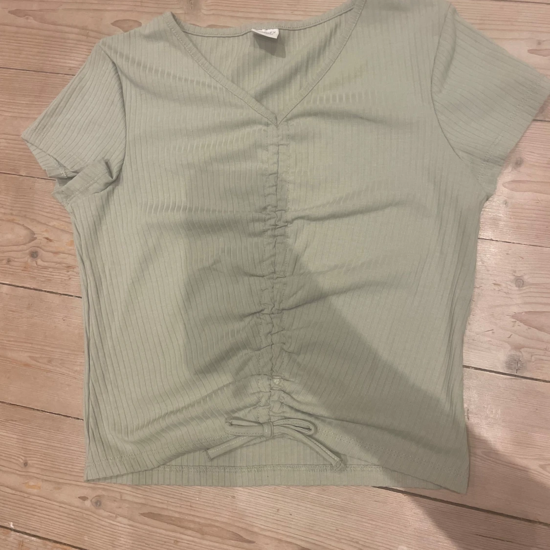 Grön ribbad topp från Lindex - 92