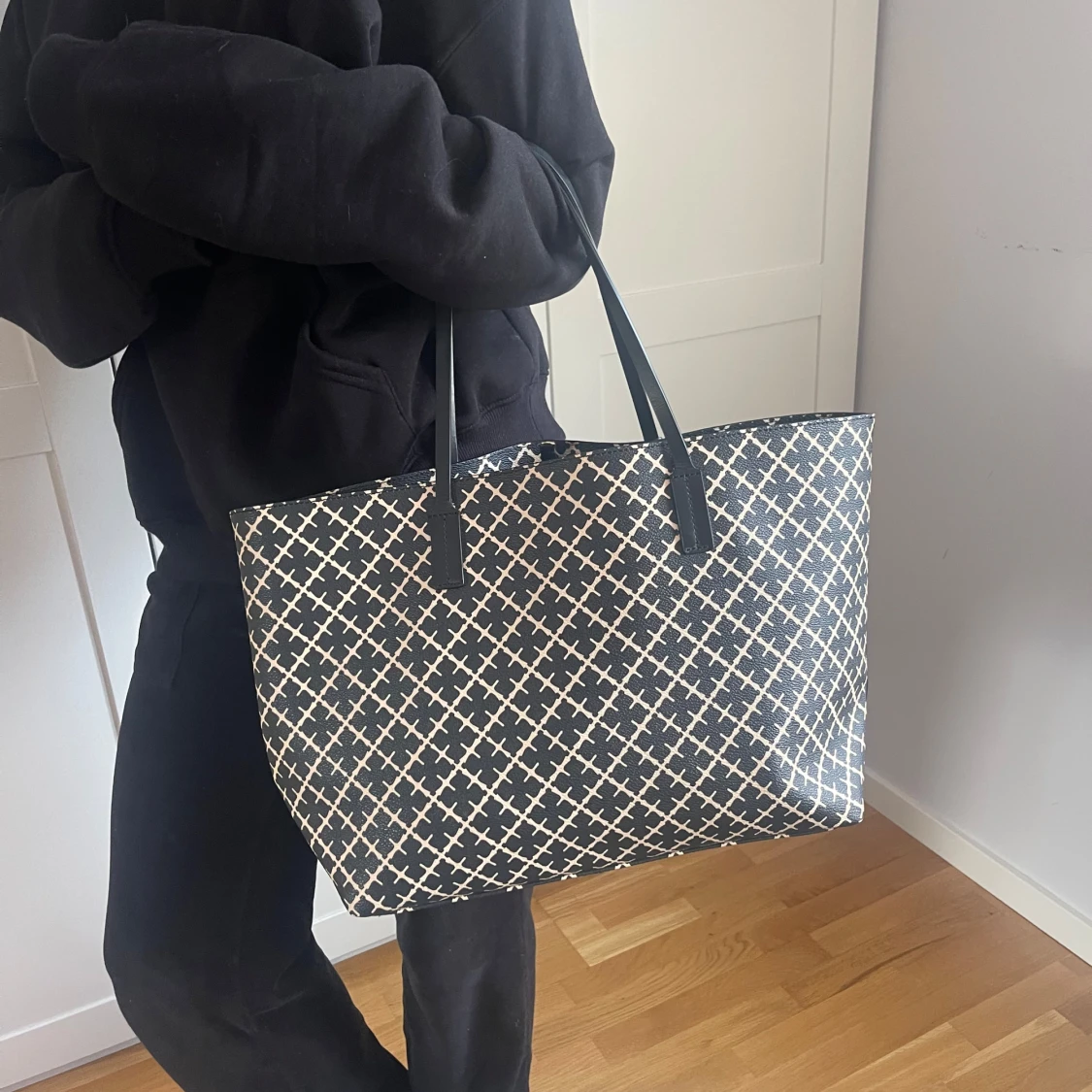 Mönstrad shoppingväska från By Malene Birger - 91