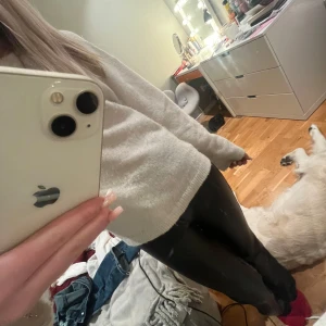 Skinnbyxor - Jätte fina skinnbyxor!! Det är högmidjade men man kan även vika ner dom ifall man vill ha dom lågmidjad🥰