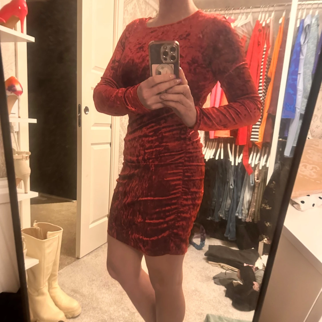 Röd sammetklänning