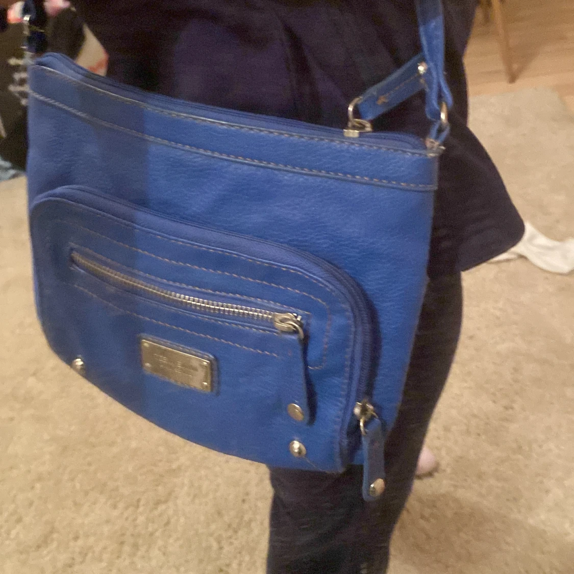 Blå axelväska med dragkedja