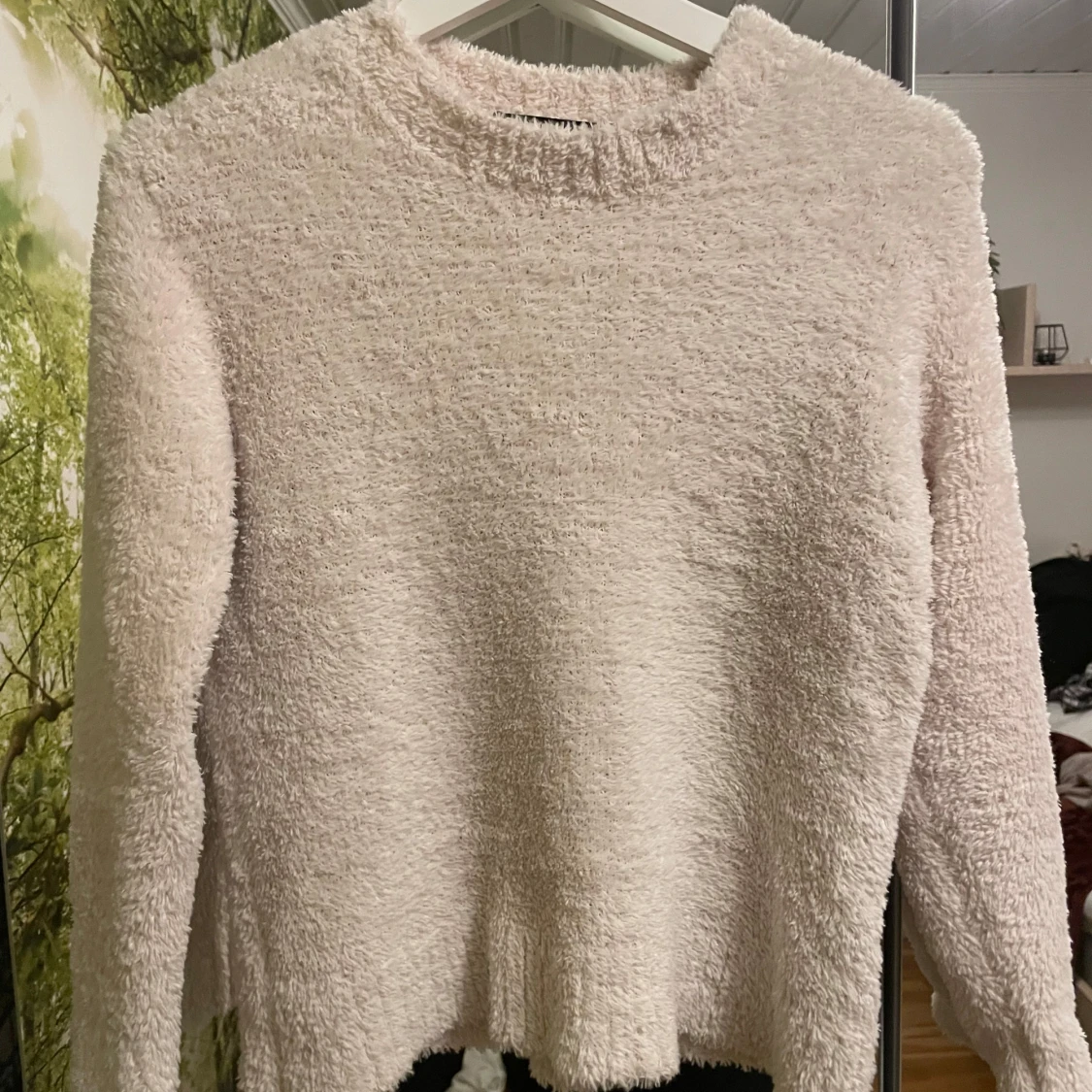 Vit fluffig tröja från BikBok - 1