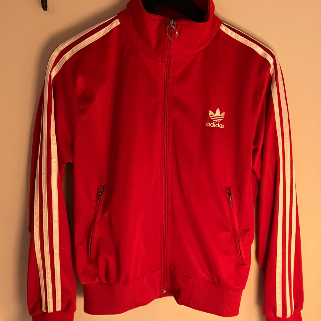 Röd adidaströja - 91