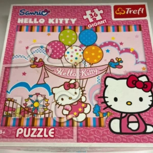 Hello Kitty Puzzle Gigant  - Hello Kitty Puzzle Gigant - 36 bitar, Mycket bra skick & Rekommenderas till er med barn som behöver underhållning!