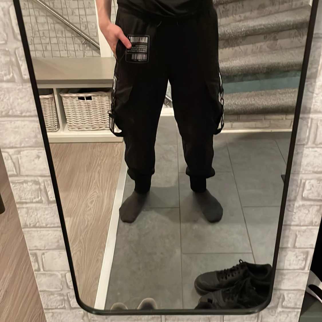 Svarta cargobyxor från New Yorker/Black Squad