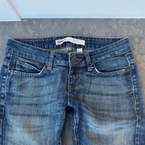 Lågmidjade jeans - Köpte dessa av en annan säljare på plick men dom passa tyvärr inte. Skit snygga storlek 36/32. Lågmidjade 500kr