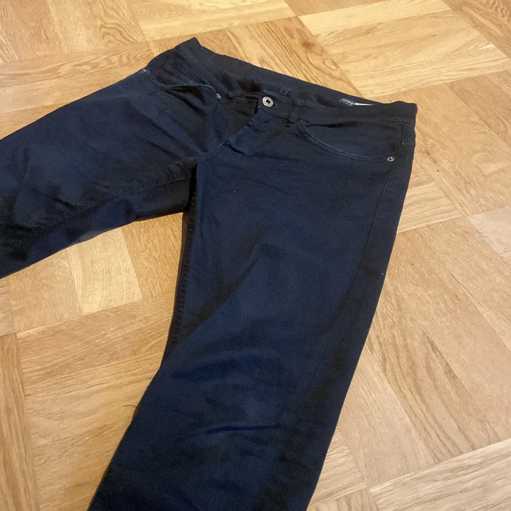 Tjena, säljer dessa snygga dondup jeans! Märke: Donudp | Skick: 8/10 | Storlek: 31/32 | Passform: George (Slim fit) | För frågor eller funderingar skriv | Pris går att diskuteras |. Jeans & Byxor.