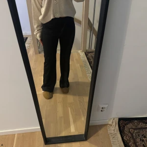 vida träningsbyxorna  - vida träningsbyxor. 