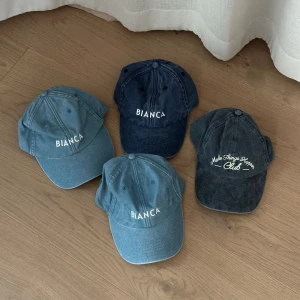 Kepsar - Mix av kepsar i nyskick 🧢 150:- för alla 🤍 3st från Biancas talkshow och 1 från Mango!