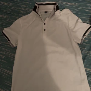 T chirt - Vill sälja den för att den stor för mig råka beställa fel, helt ny o använd