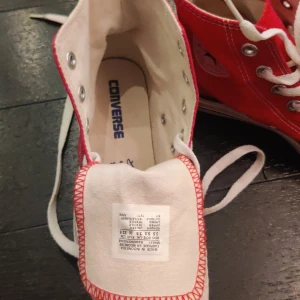 Converse - Cools röda converse i stl 36.  Nyskick. 