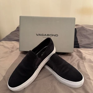 Vagabond skor - Ett par schyssta Vagabond skor i stl 41. Knappt använda och inga synliga tecken på slitage som även syns på bilderna. Priset är inte hugget i sten.