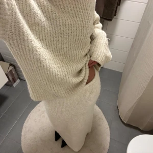 Stickad kjol  - Superfin stickad kjol från Ginatricot! Aldrig använd och har därför prislapp kvar! Strl S! Nypris: 500 kr