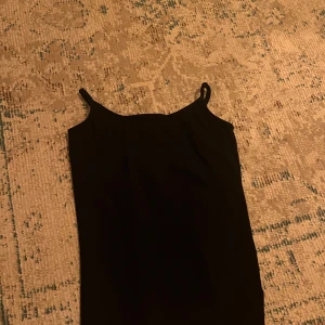 Linne från Race Marine - Storlek small, svart linne i viskos. 