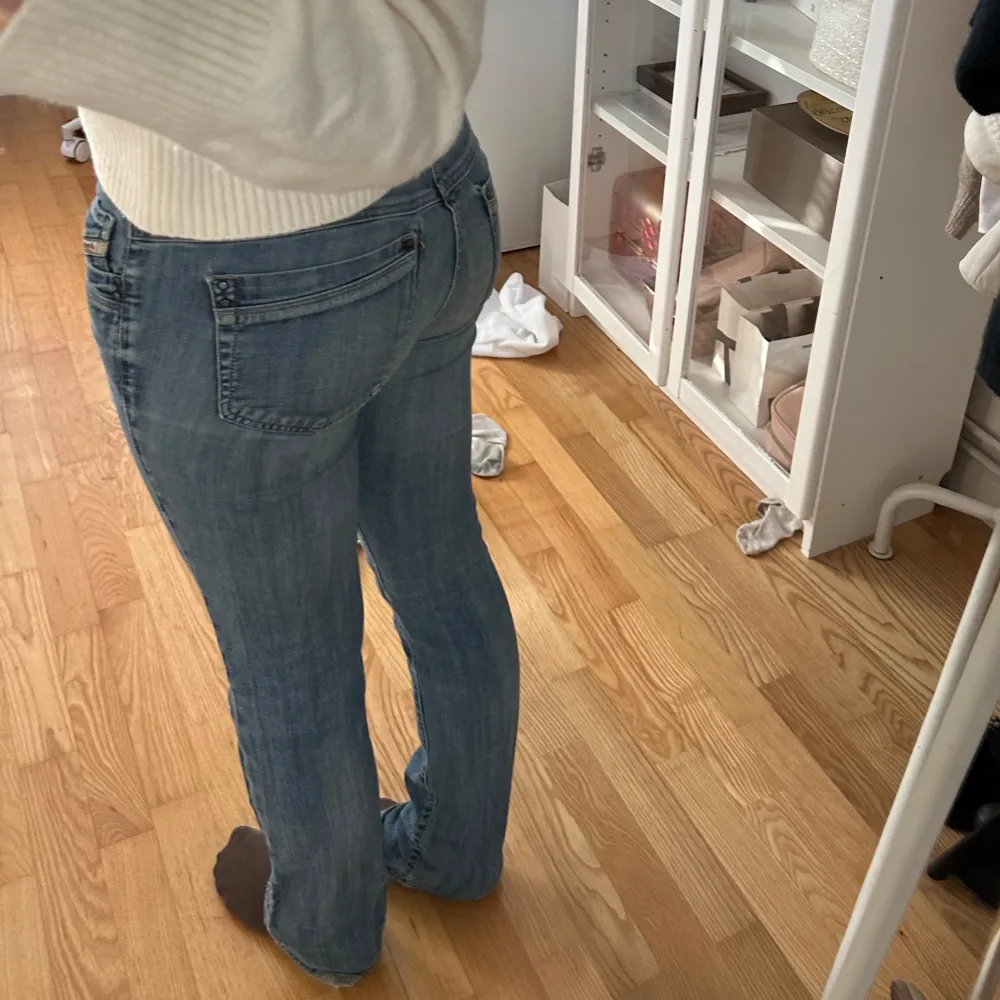 Super snygga diesel jeans i storlek w29, L32🥰 men de funkar för mig som har w28 L30. Jeans & Byxor.