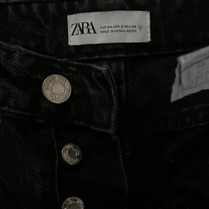 Jeans - Nästan aldrig använda och är bra skicka Tyvärr inte i min storlek så kan inte använda 