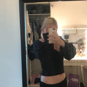 Blus svart och fin  - Aldrig använd, ny köpt, blus, XL men kan användas på M okså 
