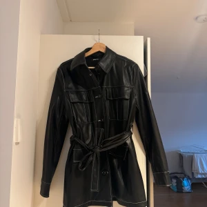 Ginatricot skinnjacka - Ginatricot skinnjacka i bra skick.