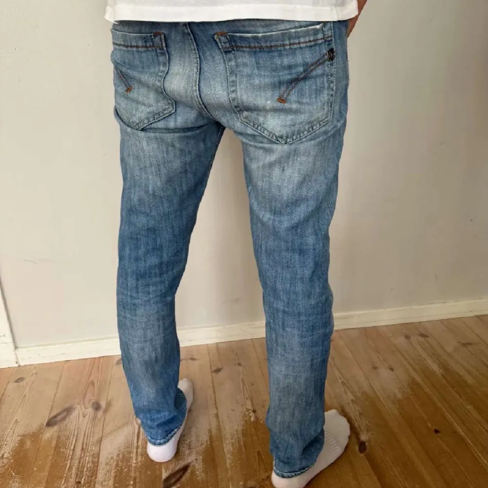 Säljer dessa feta dondup george  jeans som inte säljs längre.  Skick 8/10. Jeans & Byxor.