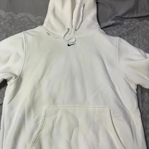 Nike Vintage Hoodie - Helt Ny. Säljer för att den var för liten 