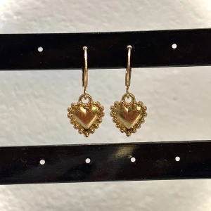 Örhängen  - Fina örhängen✨