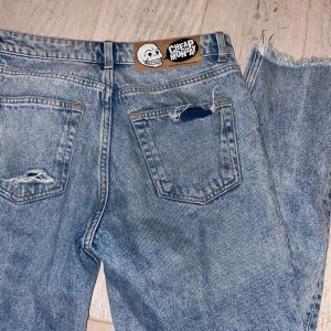 Cheap Monday jeans - Low waist Cheap Monday jenas, gamla favvos, säljer pga för små