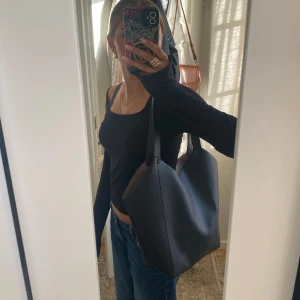 Väska  - Svart väska från Zara 