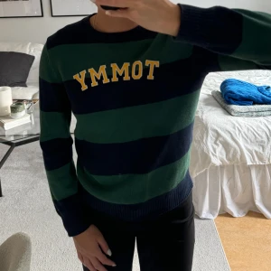 Tommy Hilfiger Stickad tröja - Nyskick! Storlek 152 men funkar toppen på mig som normalt har S och är 165 cm lång 💕