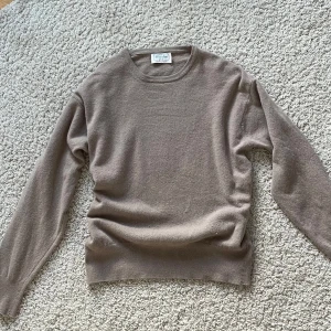 Stickad tröja  - Fin beige stickad tröja!