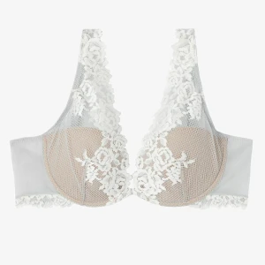 intimissimi bh - ska sälja min fina intimissimi bh nu eft den ej kmr till användning, den har använts dett fåtal gngr och väl omhändertagen så inga somhälst deffekter. köpt för 600 säljer för 400